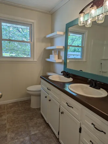 $2,400 | 54 West 35th Street, Holland, MI 49423