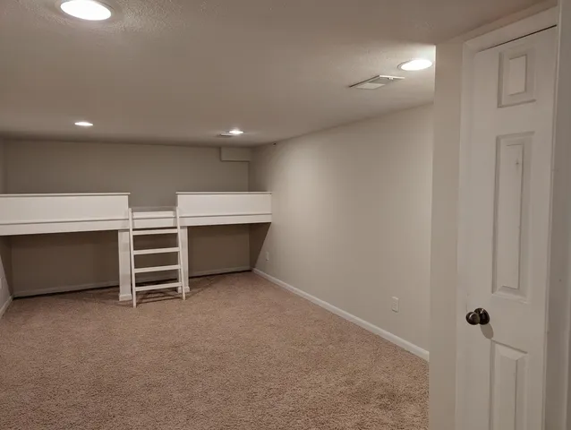 $2,400 | 54 West 35th Street, Holland, MI 49423