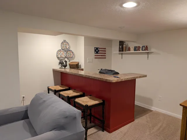 $2,400 | 54 West 35th Street, Holland, MI 49423