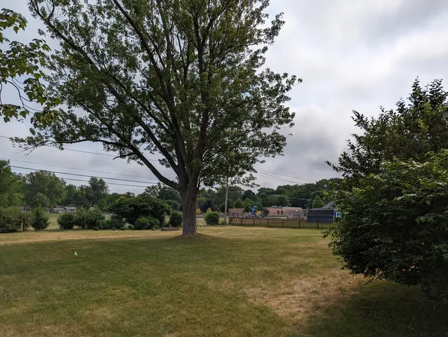 $2,400 | 54 West 35th Street, Holland, MI 49423