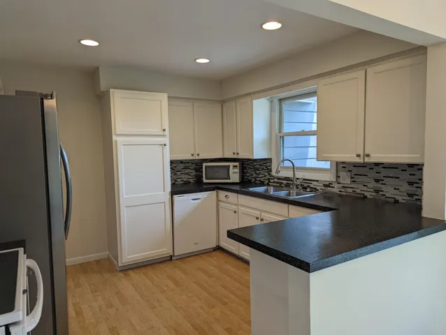 $2,400 | 54 West 35th Street, Holland, MI 49423