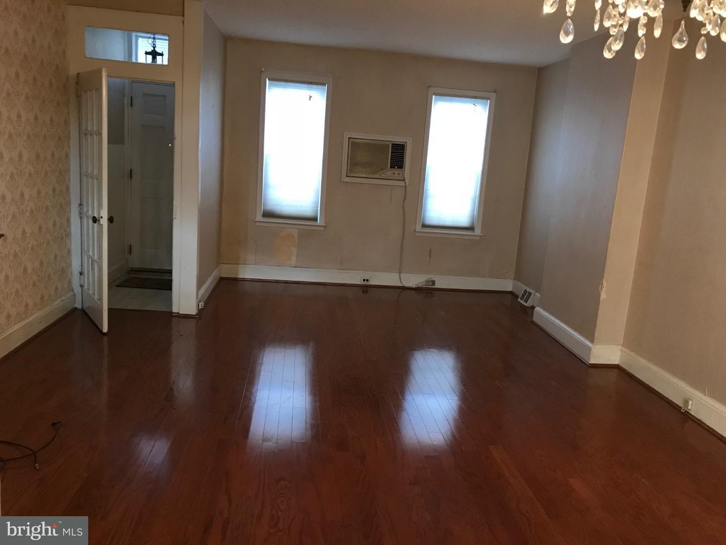 1122 Greenwich Street Philadelphia, PA 19147 - Photo 2 of 12 Living Room