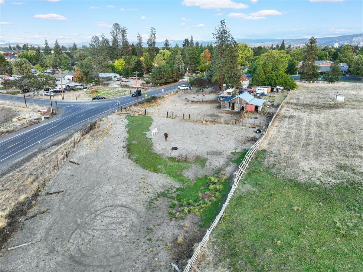 2495 Taylor Road Central Point, OR 97502 - Photo 15 of 23 15