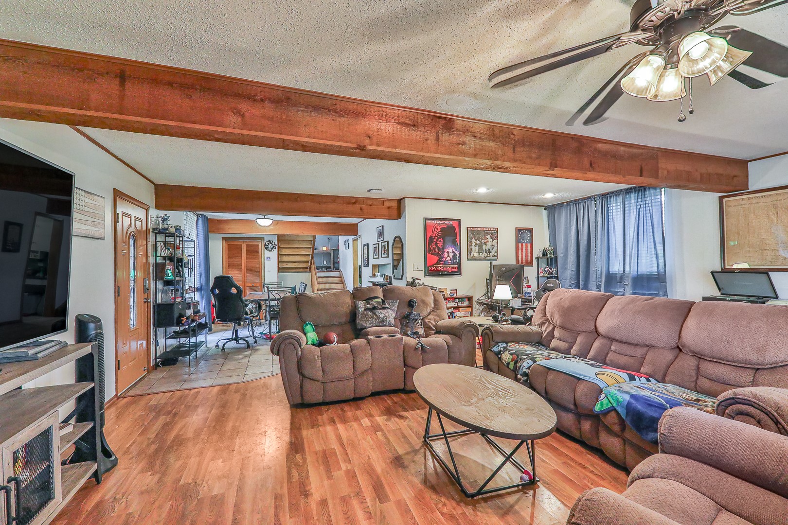 750 Risser Avenue Muskogee, OK 74403 - Photo 3 of 24 Large Open-concept living room.