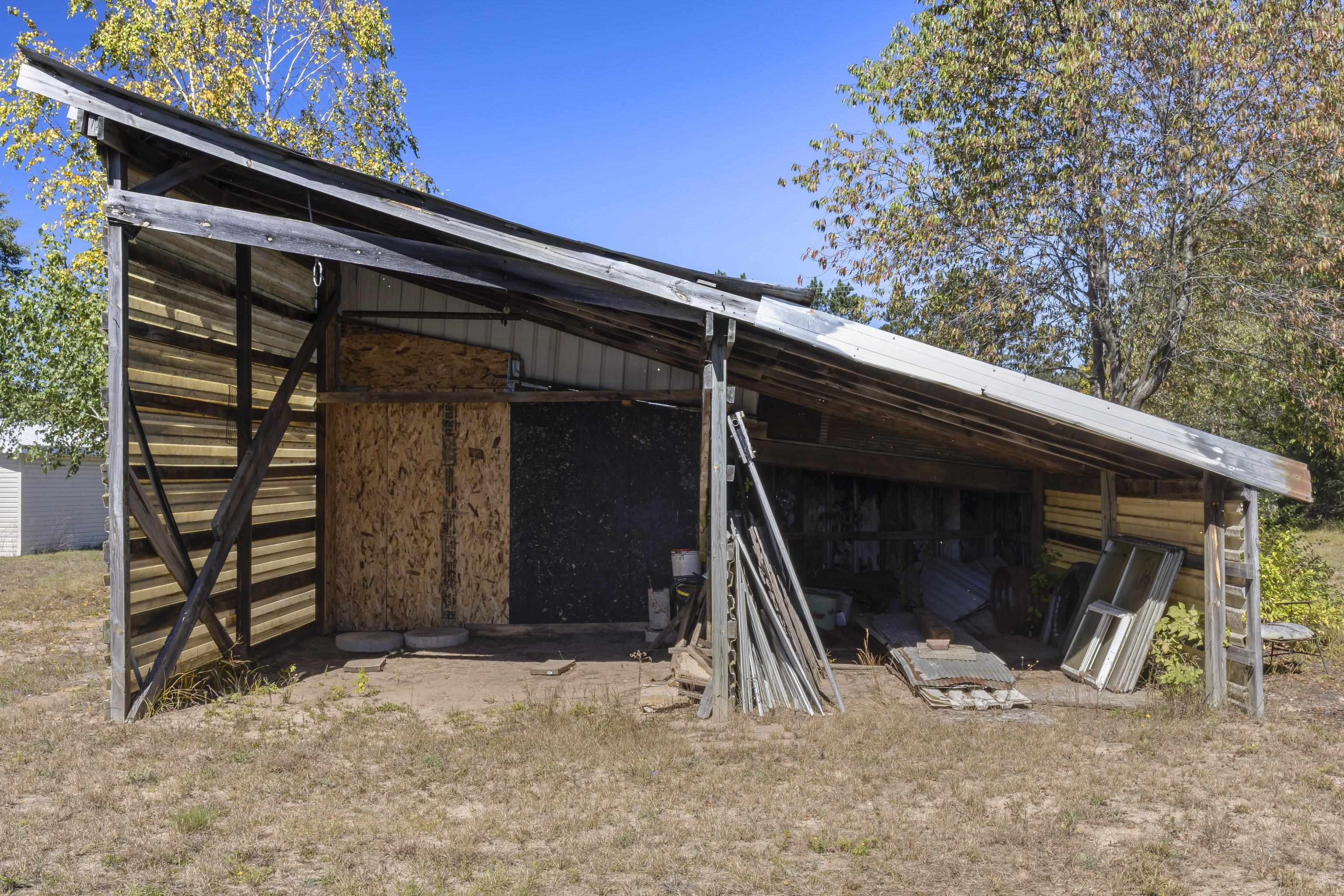 11261 Maple Road Beulah, MI 49617 - Photo 15 of 18 1951001-4ce84b55-2085-4730-bb0a-0e72a54f2572.JPG