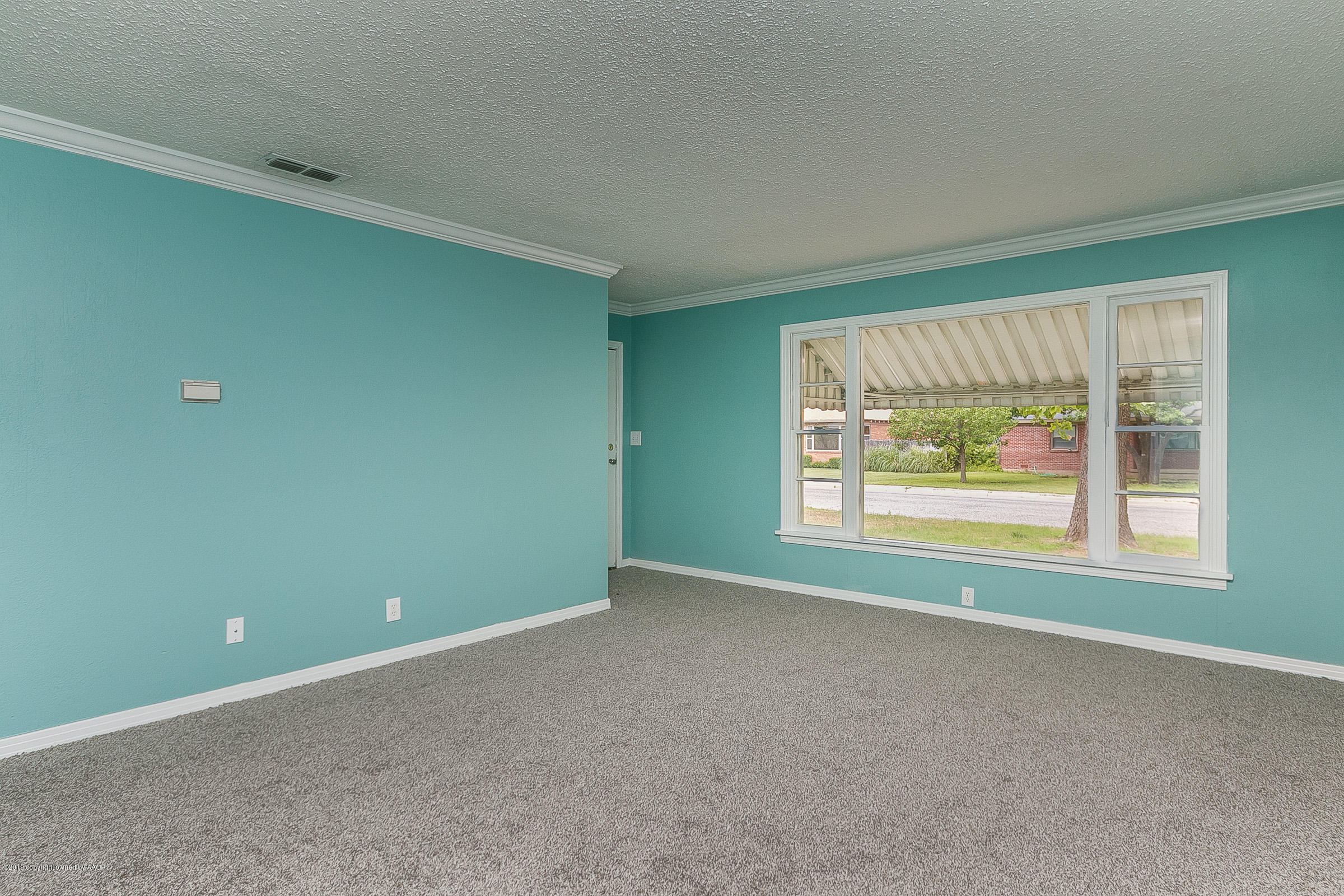 3515 South Rusk Street Amarillo, TX 79109 - Photo 3 of 21 Living Room 2