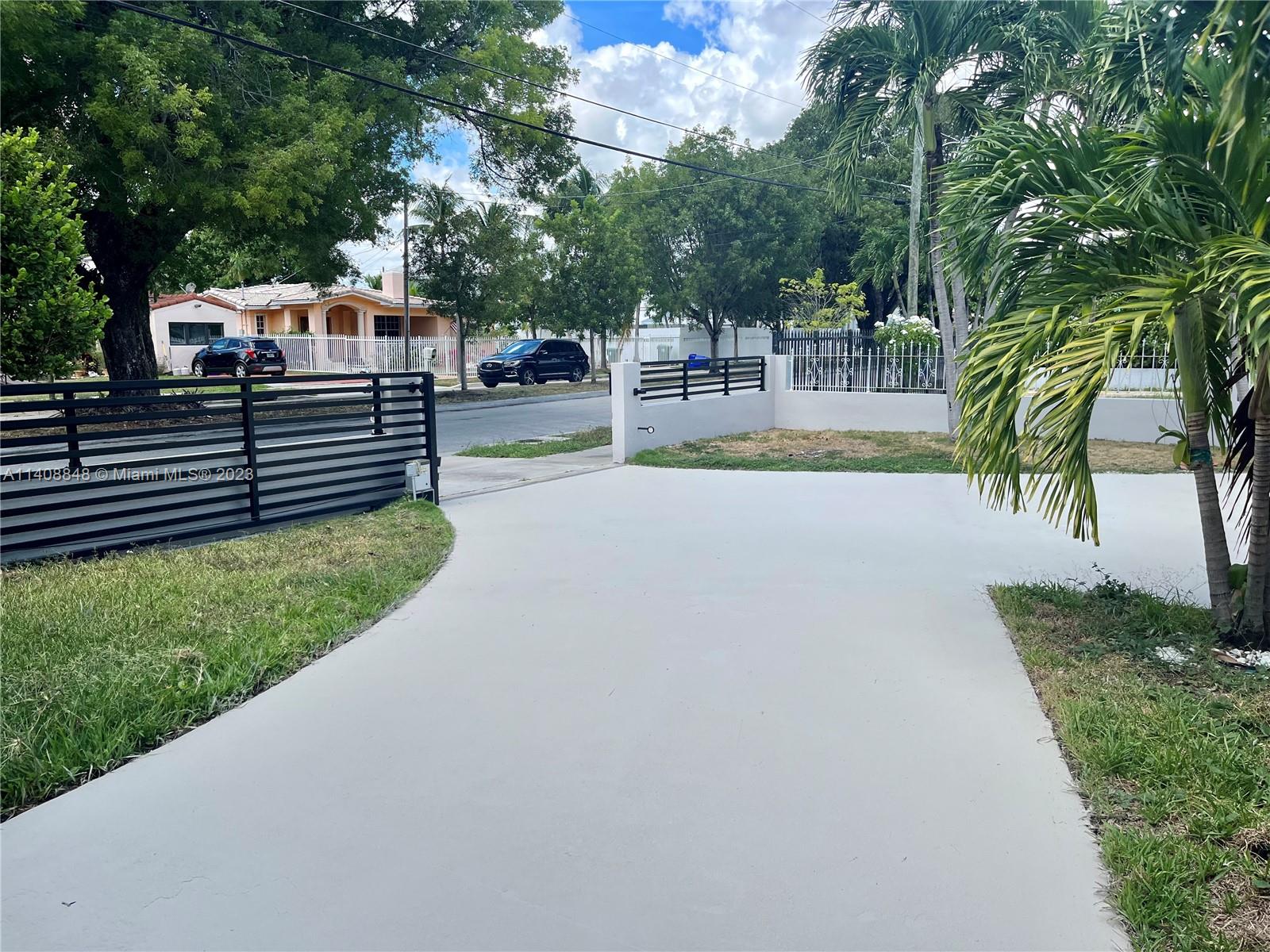 337 Southwest 23rd Road, Unit 1 Miami, FL 33129 - Photo 28 of 31 a view of a backyard