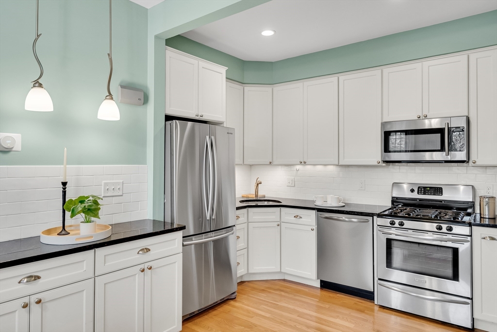 79 Chestnut Street, Unit 2 Newton, MA 02465 - Photo 8 of 22 Gallery Image 8