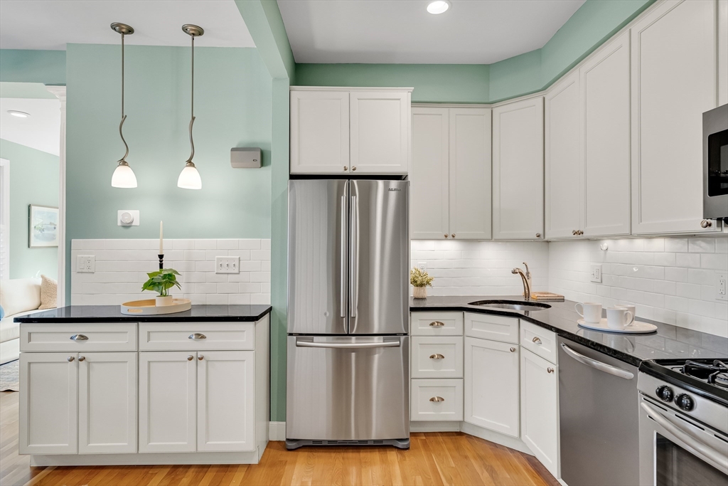 79 Chestnut Street, Unit 2 Newton, MA 02465 - Photo 9 of 22 Gallery Image 9