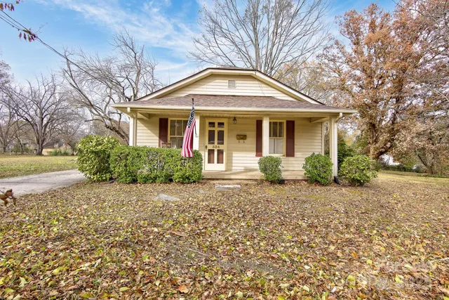 a front view of house with yard