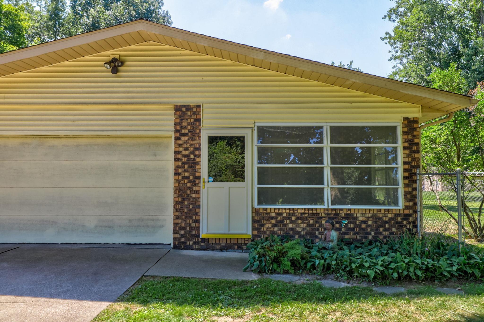 3895 Hackett Road Saginaw, MI 48603 - Photo 43 of 78 50087372-42.JPG