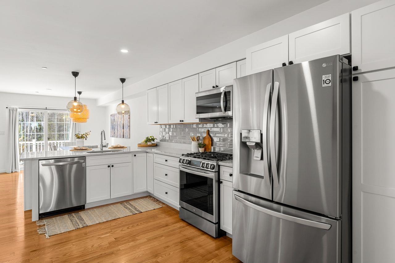 211 Woodview Way Manchester, NH 03102 - Photo 14 of 46