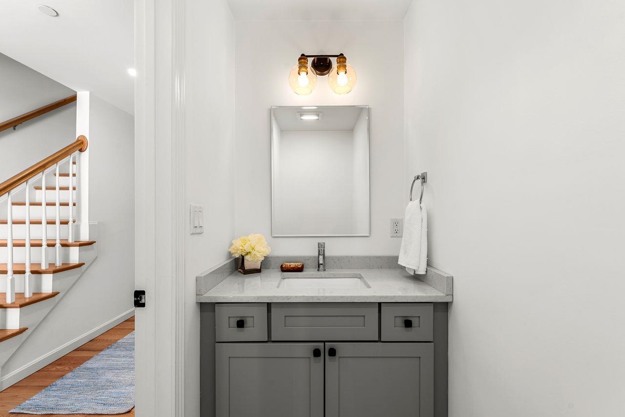 211 Woodview Way Manchester, NH 03102 - Photo 15 of 46