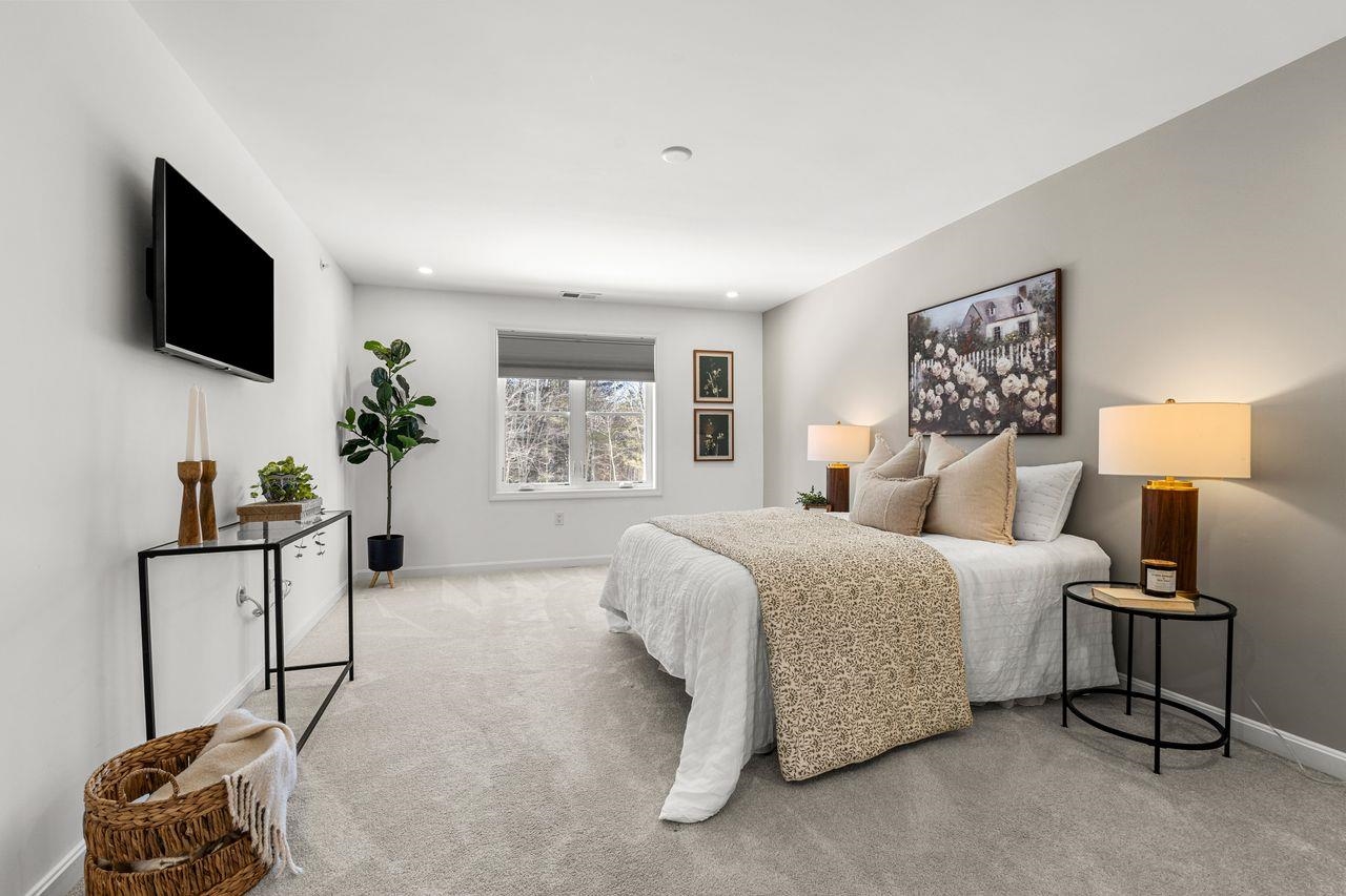 211 Woodview Way Manchester, NH 03102 - Photo 16 of 46