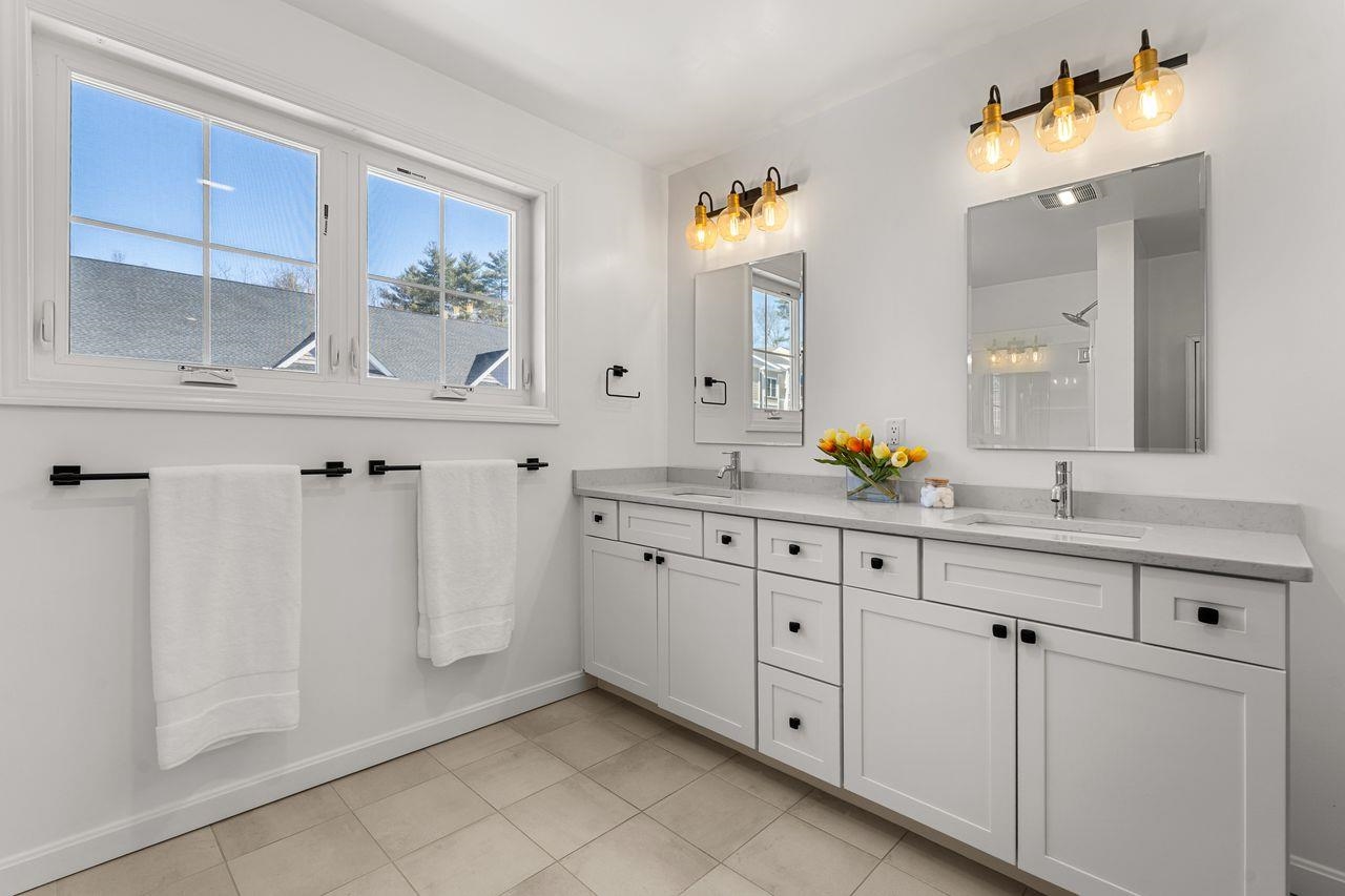 211 Woodview Way Manchester, NH 03102 - Photo 18 of 46