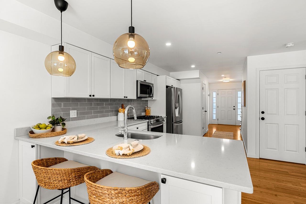 211 Woodview Way Manchester, NH 03102 - Photo 2 of 46