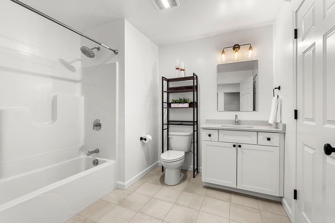 211 Woodview Way Manchester, NH 03102 - Photo 27 of 46