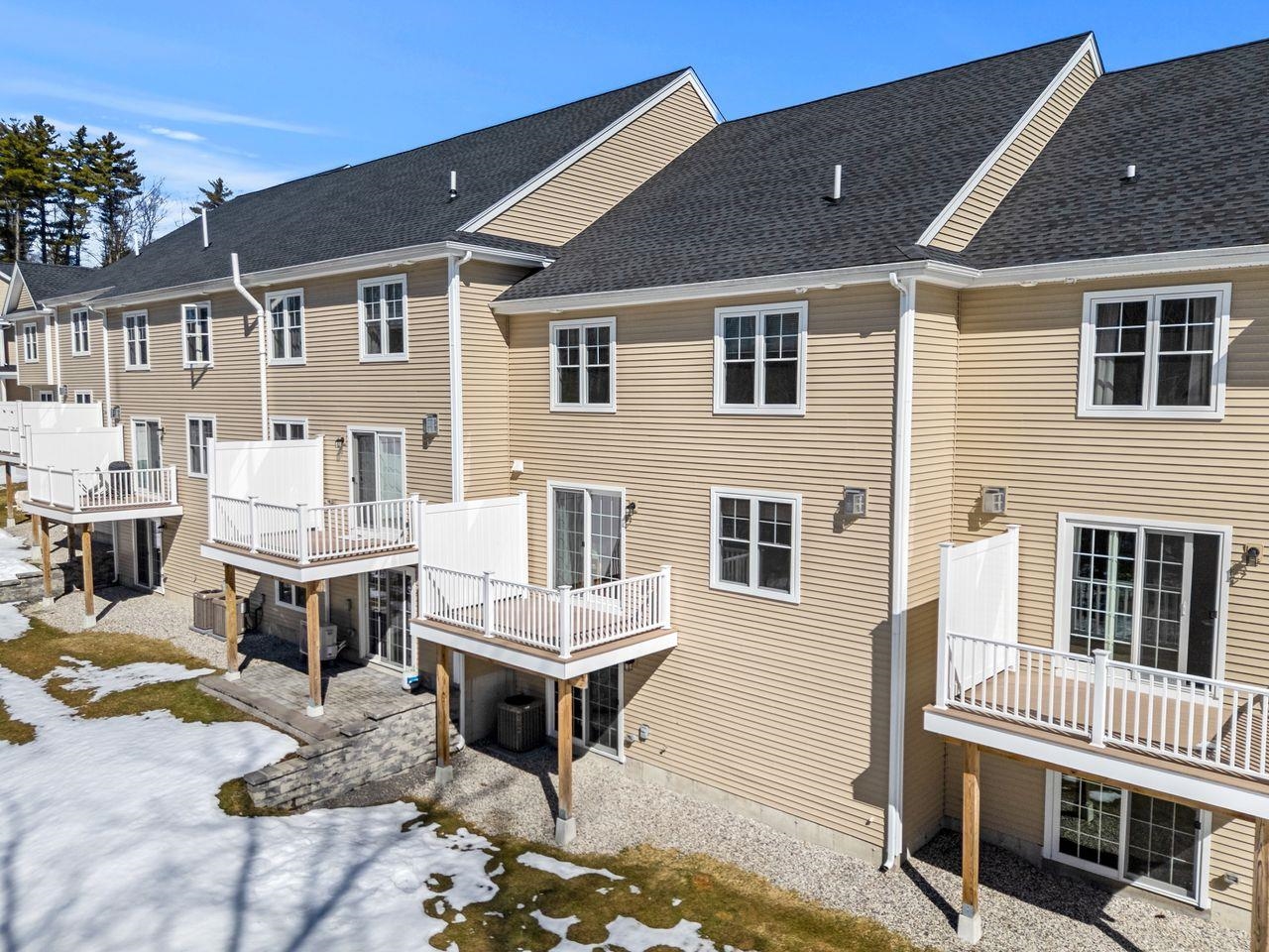 211 Woodview Way Manchester, NH 03102 - Photo 32 of 46