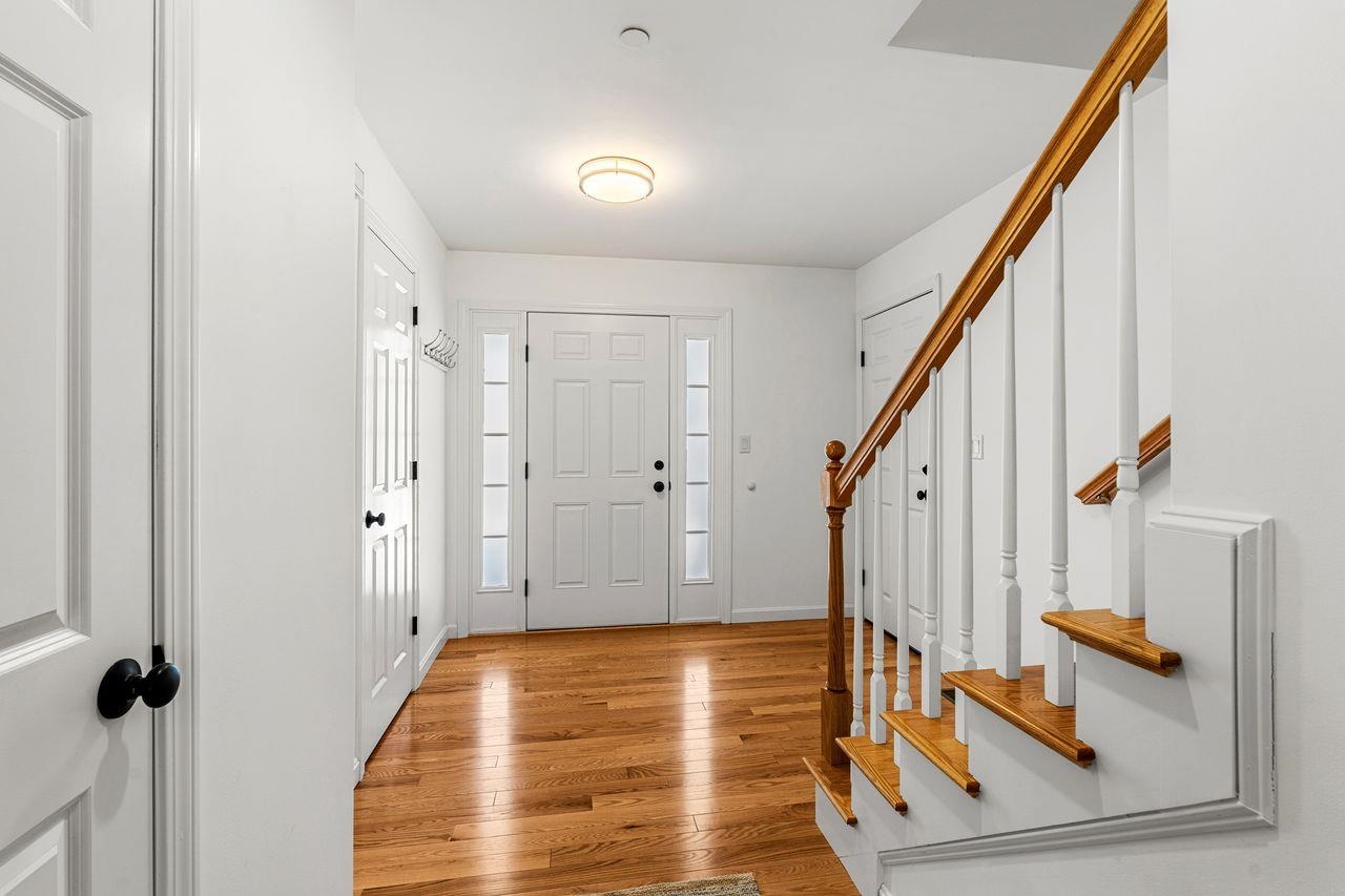 211 Woodview Way Manchester, NH 03102 - Photo 4 of 46