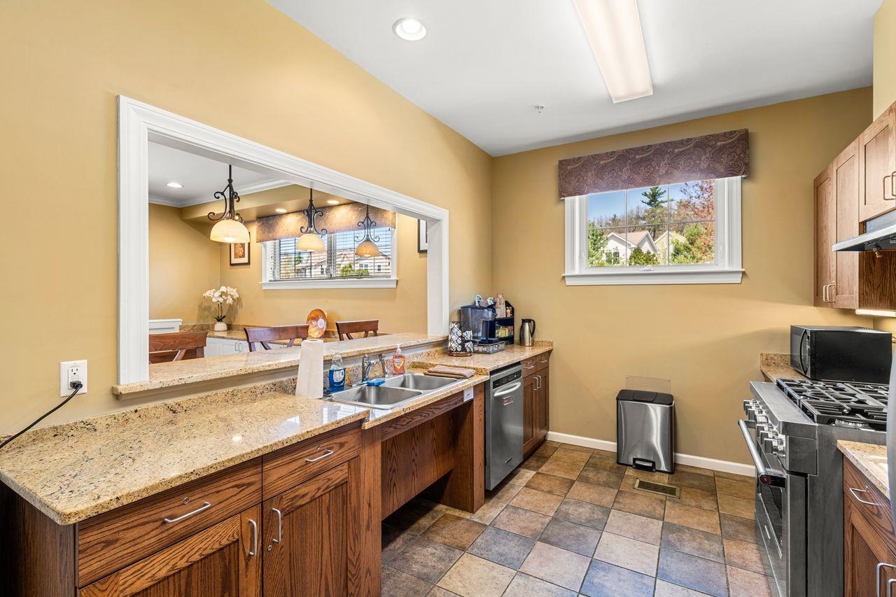 211 Woodview Way Manchester, NH 03102 - Photo 41 of 46