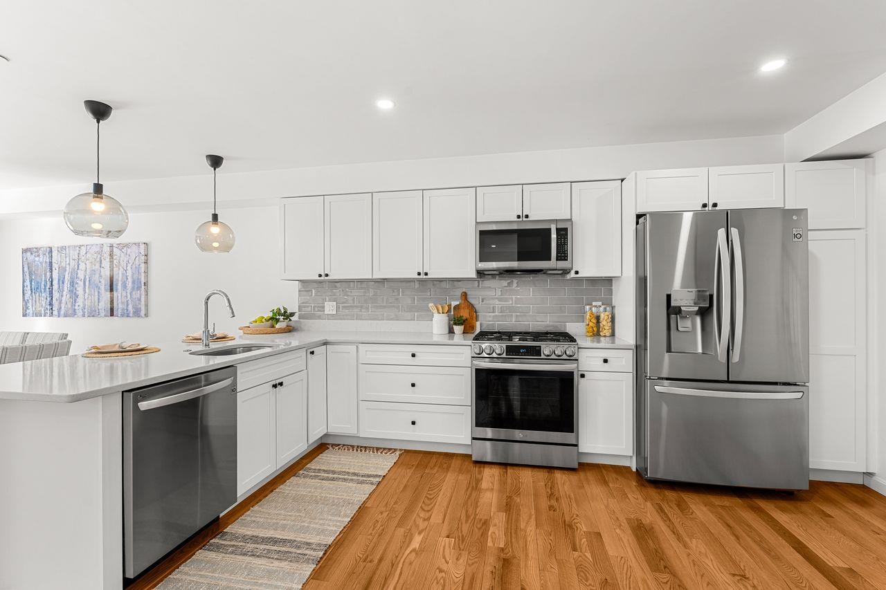 211 Woodview Way Manchester, NH 03102 - Photo 5 of 46