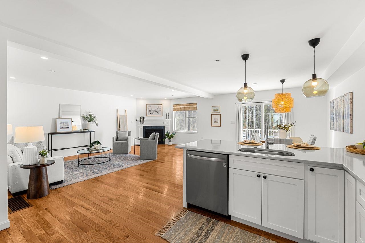 211 Woodview Way Manchester, NH 03102 - Photo 6 of 46