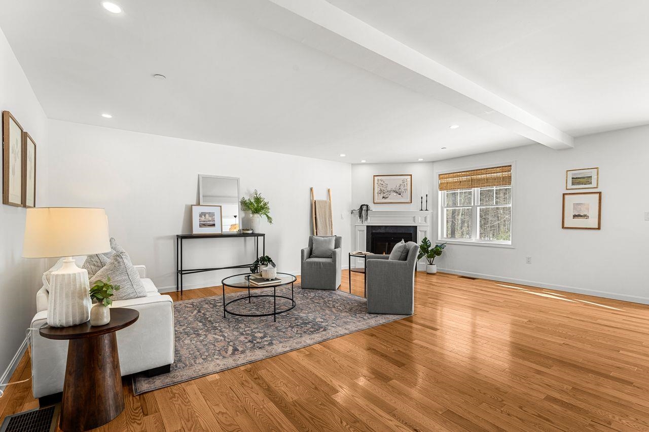 211 Woodview Way Manchester, NH 03102 - Photo 7 of 46