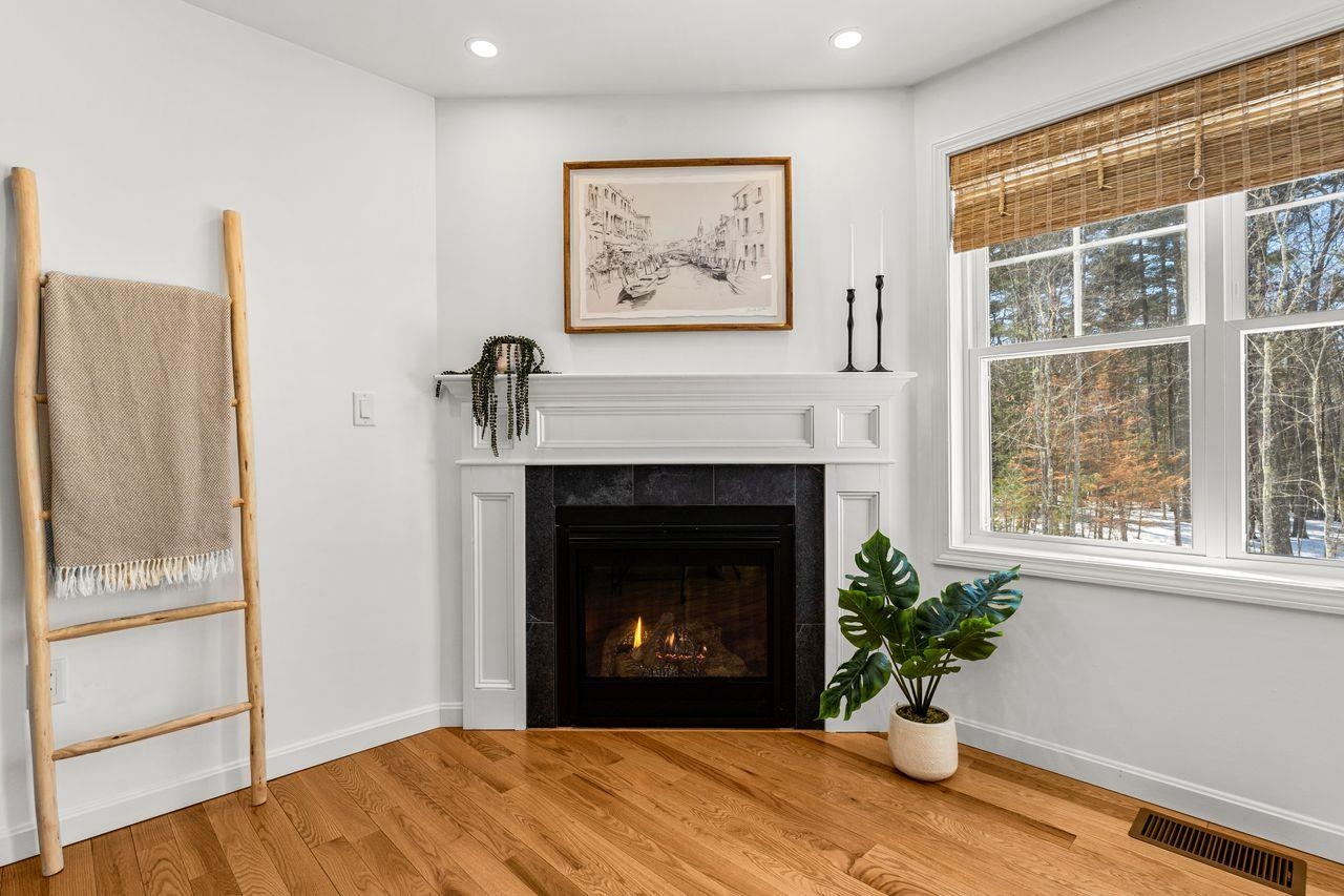 211 Woodview Way Manchester, NH 03102 - Photo 8 of 46