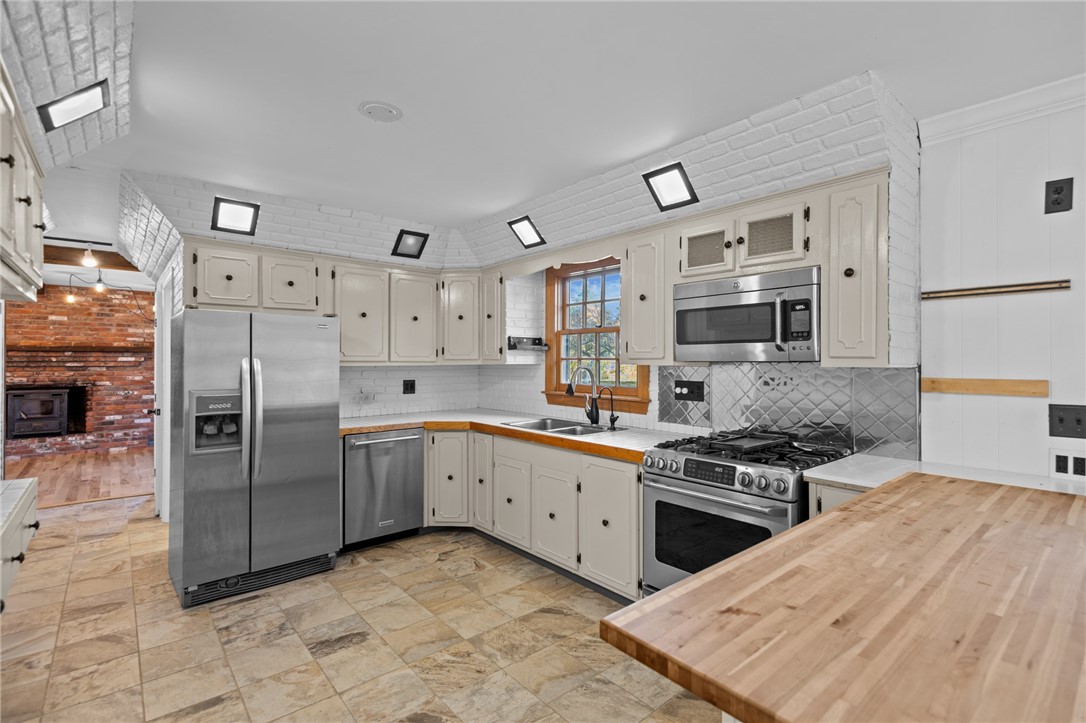 477 Hope Furnace Road Coventry, RI 02831 - Photo 11 of 50