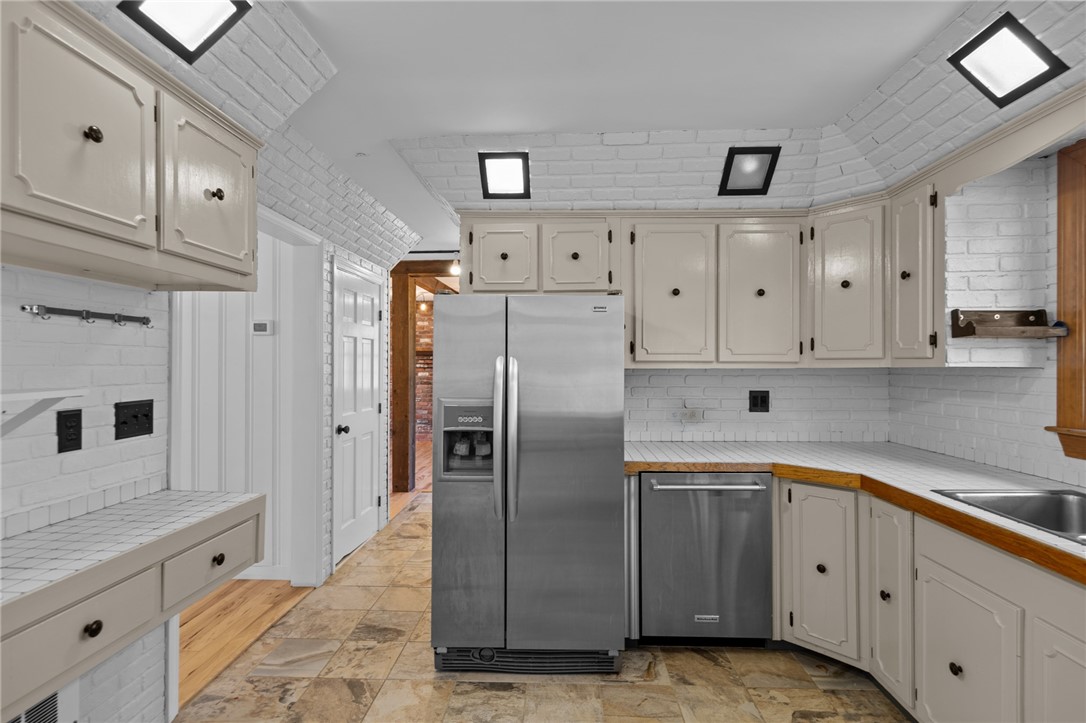 477 Hope Furnace Road Coventry, RI 02831 - Photo 12 of 50