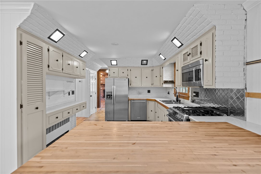 477 Hope Furnace Road Coventry, RI 02831 - Photo 13 of 50