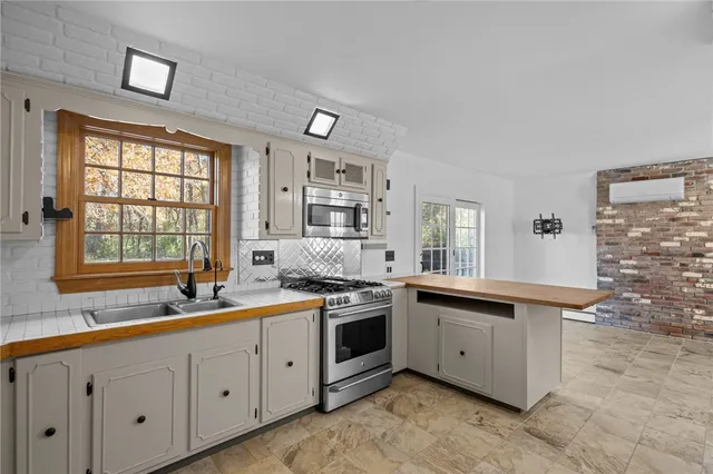 $599,900 | 477 Hope Furnace Road, Coventry, RI 02831