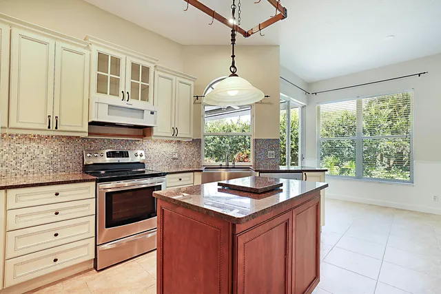 $755,000 | 227 Shorewood Way, Jupiter, FL 33458