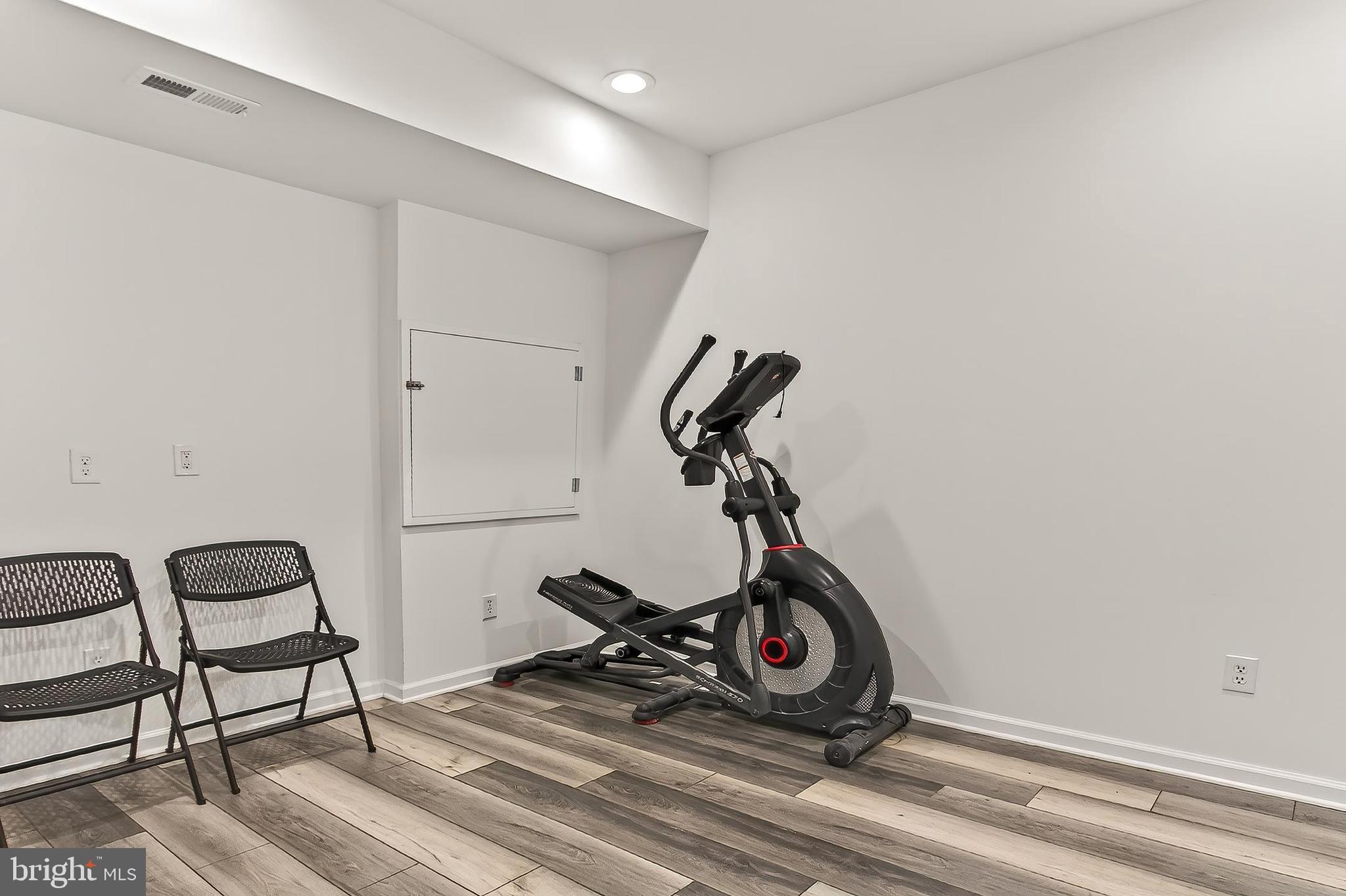 41424 Gentle Wind Place Aldie, VA 20105 - Photo 71 of 83 a view of a room with gym equipment