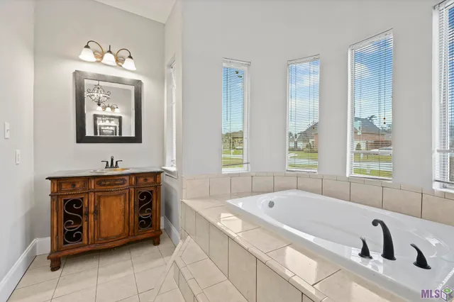 $484,950 | 1951 Squirewood Drive, Harvey, LA 70058