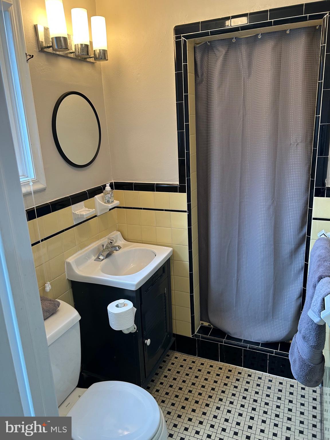 609 Boyer Road Cheltenham, PA 19012 - Photo 19 of 24 a bathroom with a sink toilet and a mirror