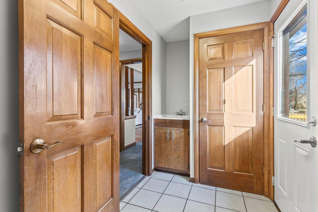 546 Clotts Road Columbus, OH 43230 - Photo 8 of 41 Utility Space