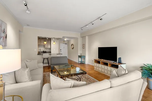 $4,700 | 2 Hawthorne Place, Unit 17M, Boston, MA 02114