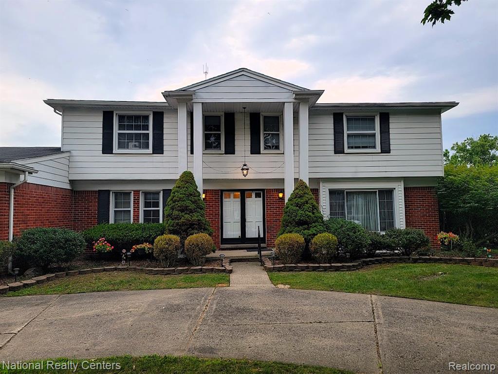 25630 Branchaster Road Farmington Hills, MI 48336 - Photo 2 of 48