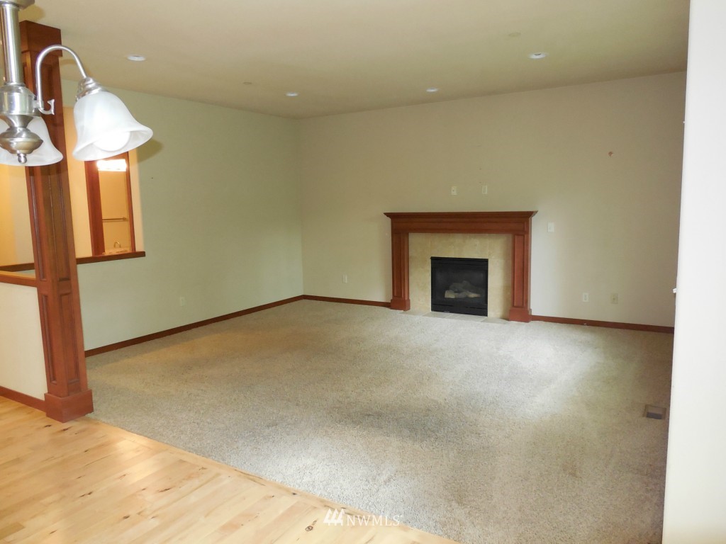 16444 Sylvester Road Southwest Burien, WA 98166 - Photo 2 of 15