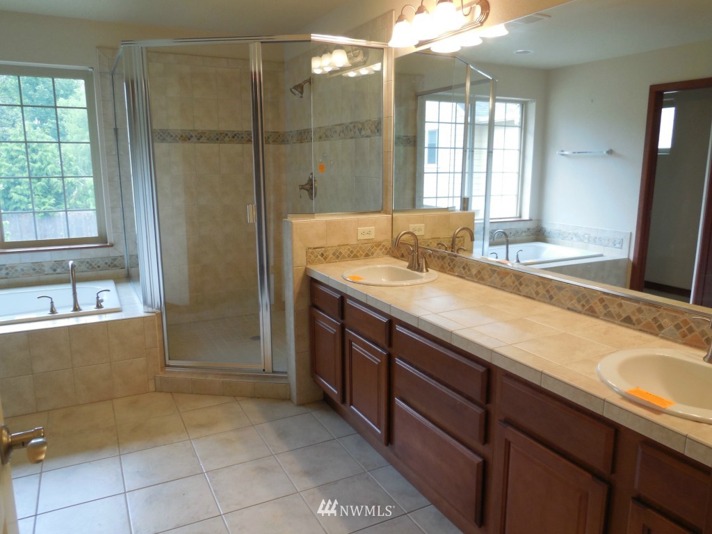 16444 Sylvester Road Southwest Burien, WA 98166 - Photo 11 of 15
