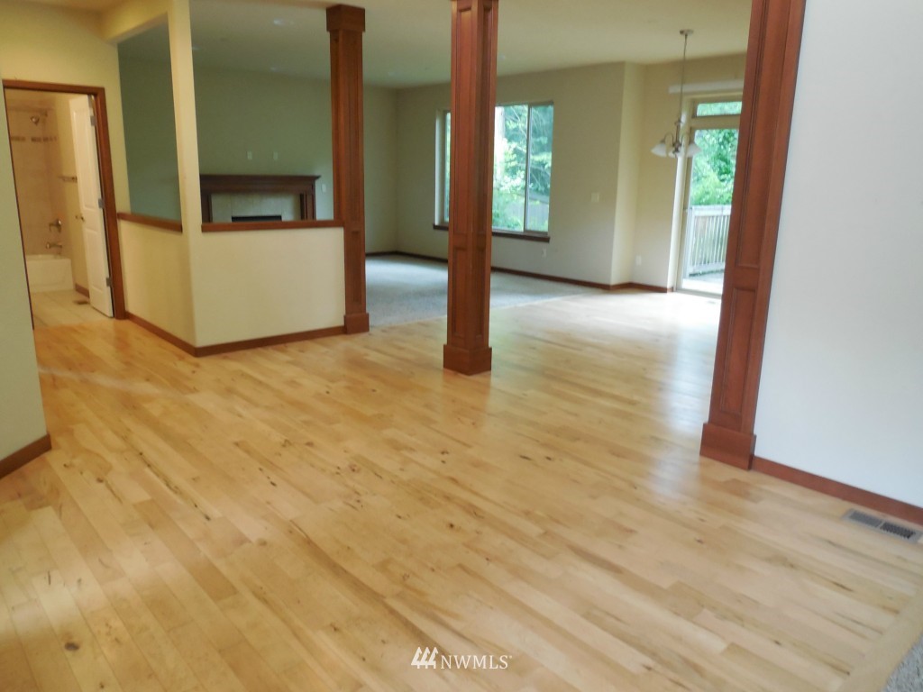 16444 Sylvester Road Southwest Burien, WA 98166 - Photo 3 of 15