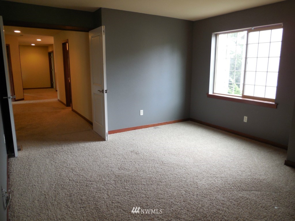 16444 Sylvester Road Southwest Burien, WA 98166 - Photo 4 of 15