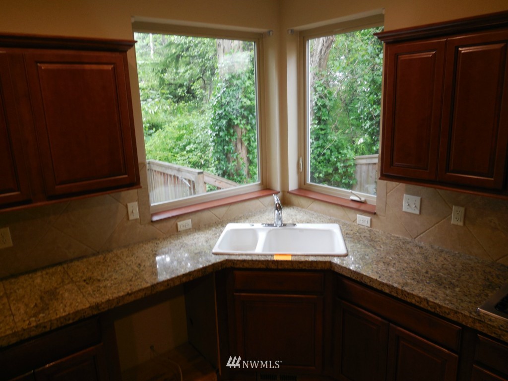 16444 Sylvester Road Southwest Burien, WA 98166 - Photo 9 of 15
