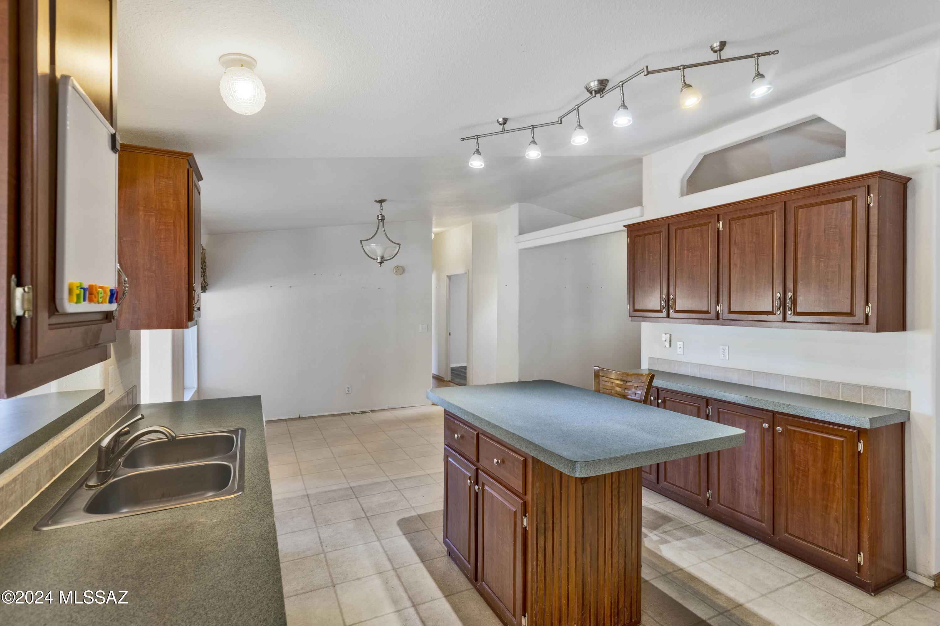 1915 South Cody Loop Road Oracle, AZ 85623 - Photo 6 of 51