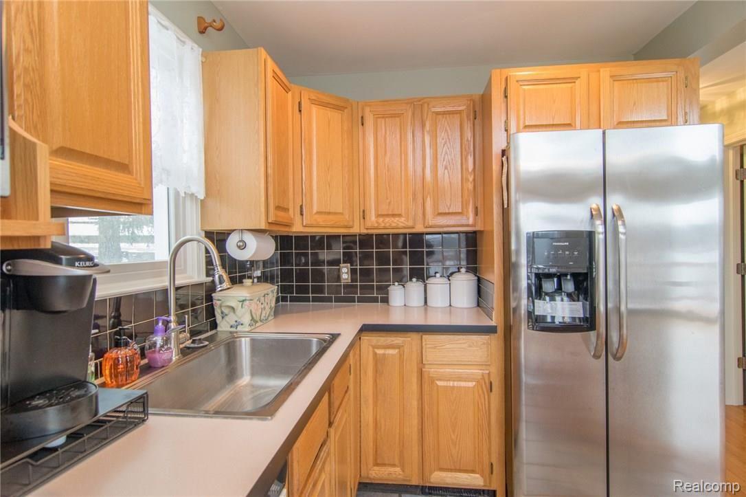 5299 Wayne Road White Lake, MI 48383 - Photo 14 of 52 DSC_0095.jpg