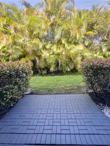 a view of a backyard with pathway