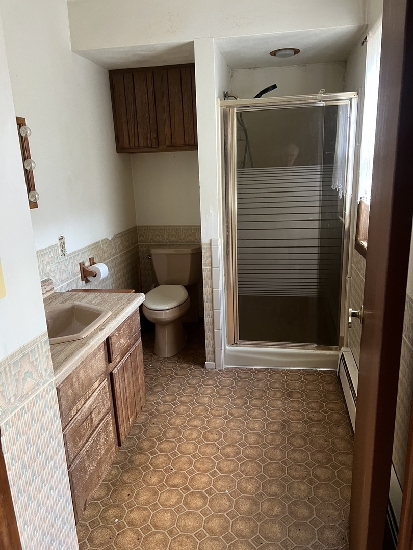 4304 West Lily Creek Road Freeport, IL 61032 - Photo 33 of 53 a bathroom with a sink and a toilet