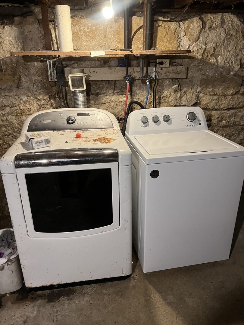 4304 West Lily Creek Road Freeport, IL 61032 - Photo 49 of 53 a utility room with dryer and washer