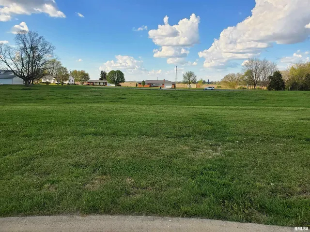 $25,000 | 11 South Indian Grass Road, Nashville, IL 62263